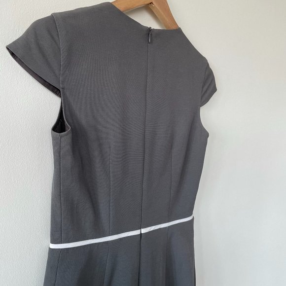 Tristan - Fitted Dress - Picture 4 of 5